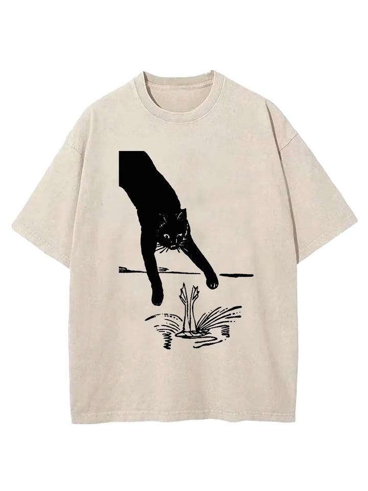 Funny Cat Catching Frog Washed Crew Neck T-shirt