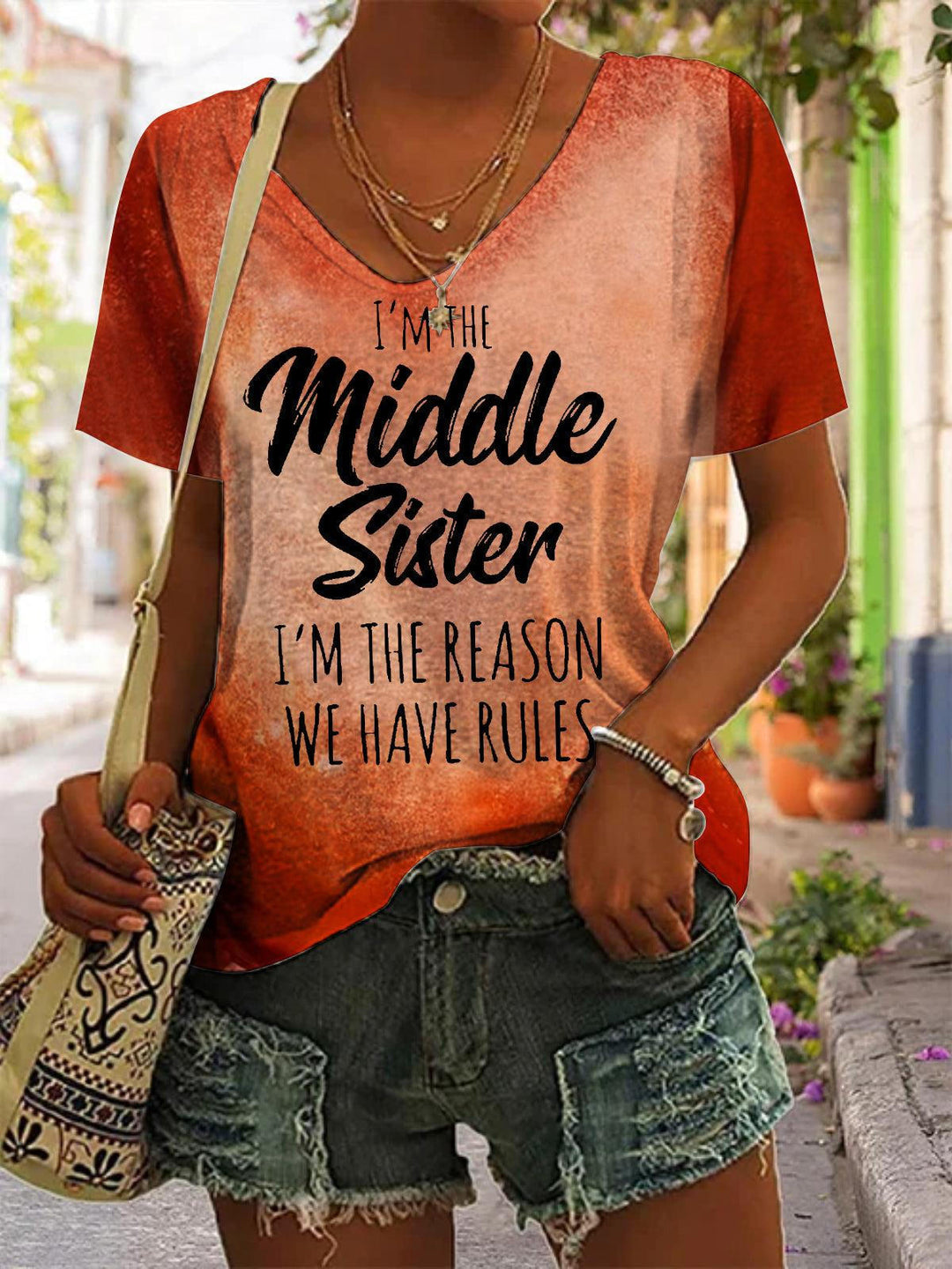 I'M THE MIDDLE SISTER I'M THE REASON WE HAVE RULES V Neck Short Sleeve T-Shirt