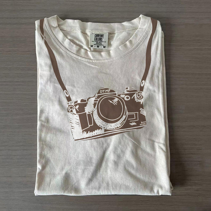 Debi Tirar Mas Fotos Camera Crew Neck T-shirts