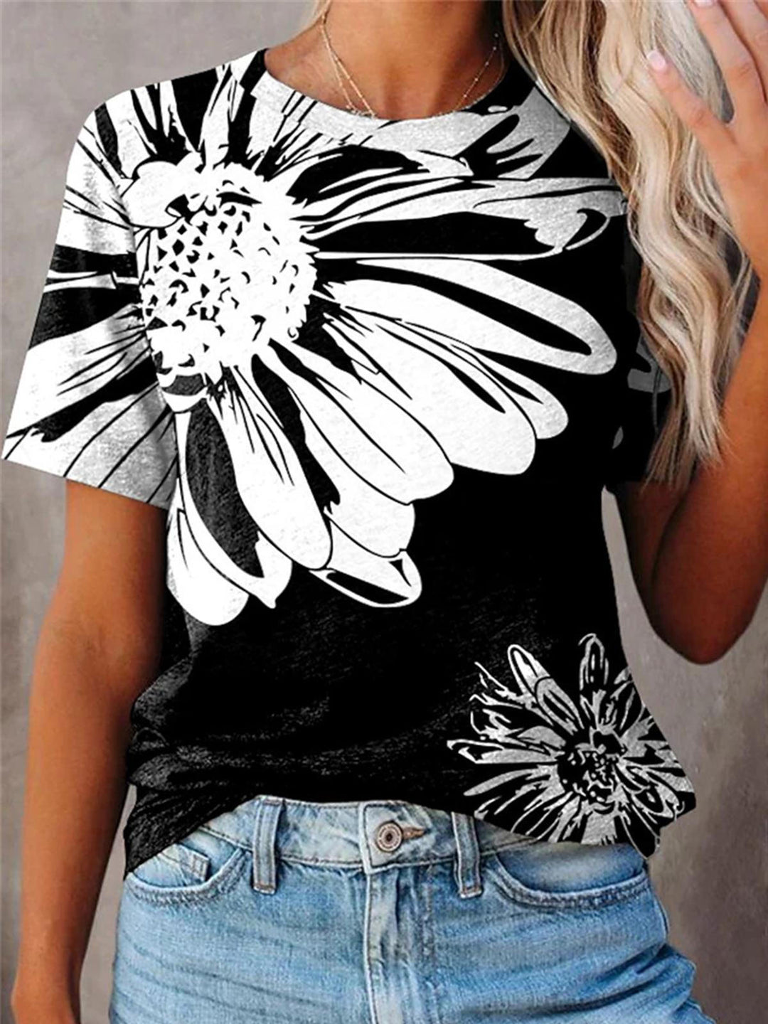 Women's Daisy Print Crewneck Top